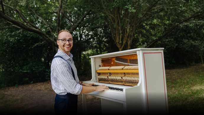 Grayson Smith, Disney Pianist, Plays Outdoor Upright Piano