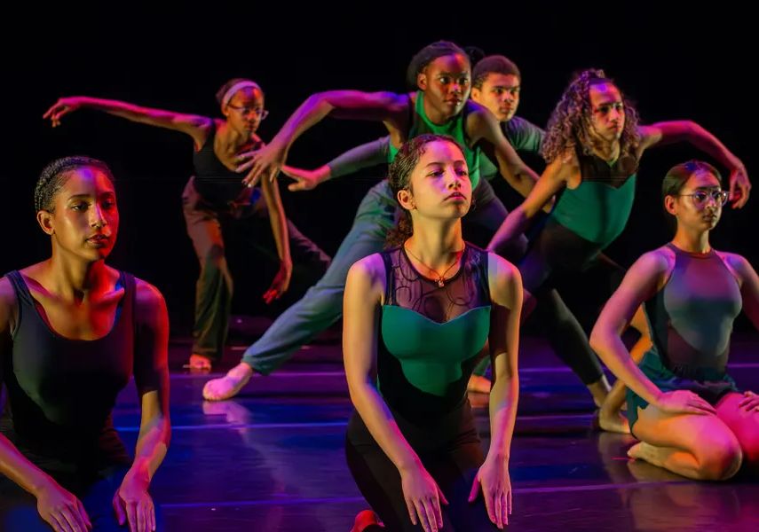 PILOBOLUS @ PLAY