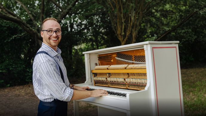 Grayson Smith, Disney Pianist, Plays Outdoor Upright Piano