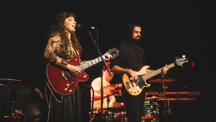 Singer-Songwriter Hannah Stokes Performing with Band